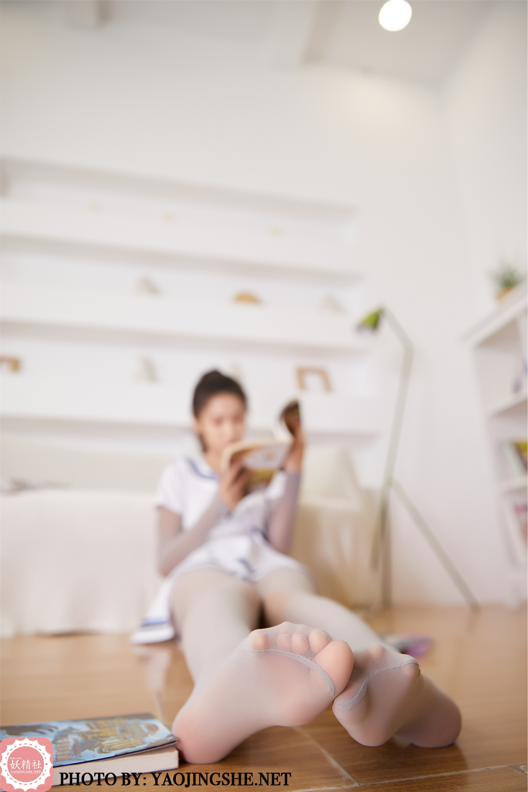 YAOJINGSHE 妖精社 T2018《思文-书柜前》